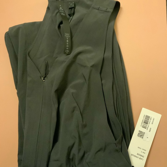 Lululemon Vindur Onesie NWT SZ 6 - Picture 4 of 5